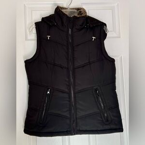 NWT Van Heusen Black Quilted Puffer Vest Faux Fur Collar Removable Hood Small
